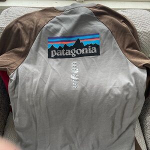 Patagonia Men's Gray and Brown Long Sleeve Shirt